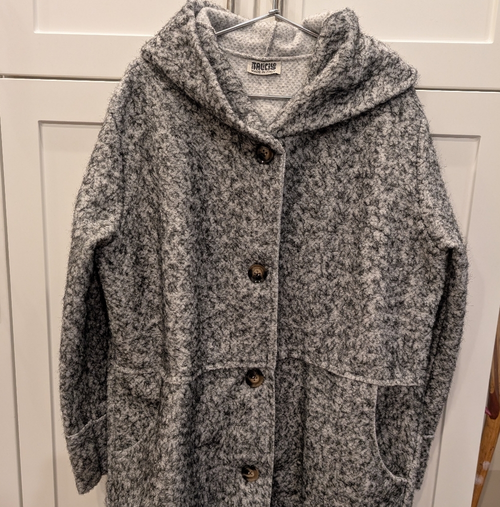 Caposhie Hooded Long Coat - Picture 4 of 8